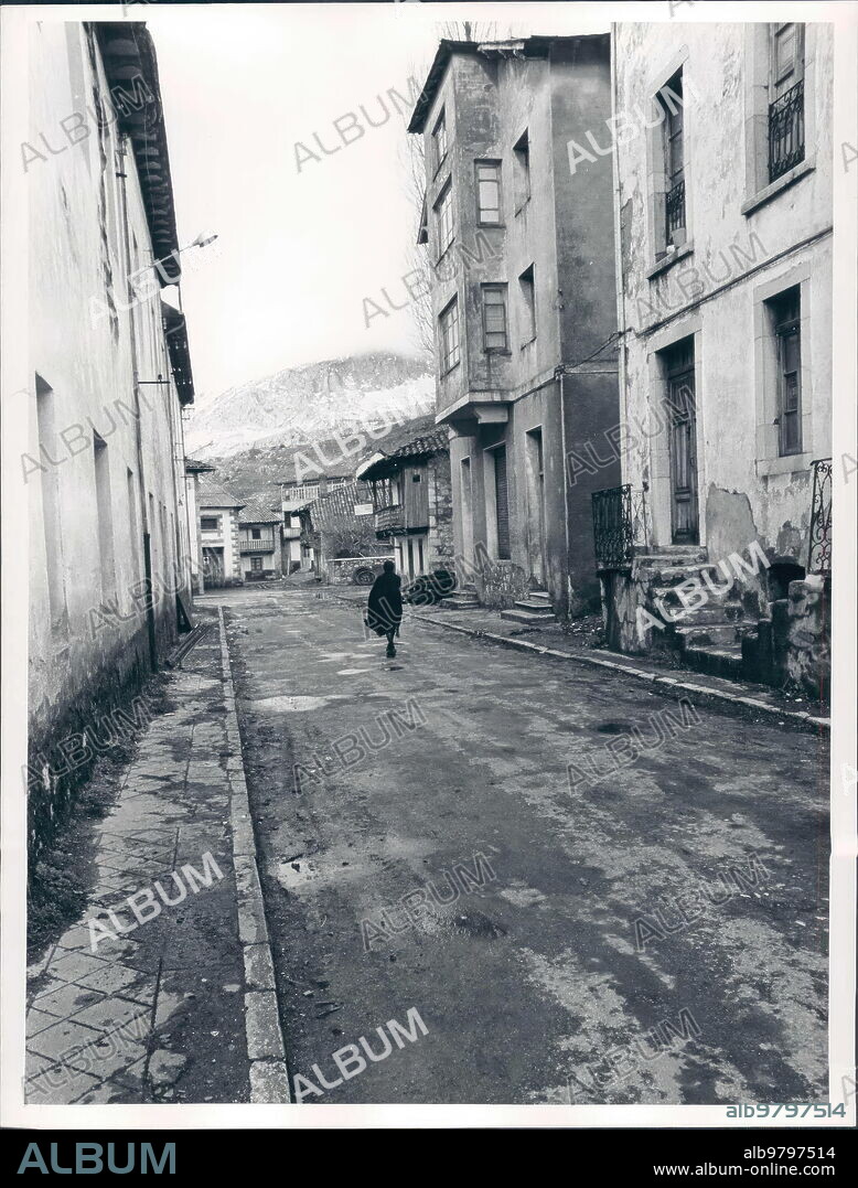 January 28, 1975. Street in the old town of Riaño (León).