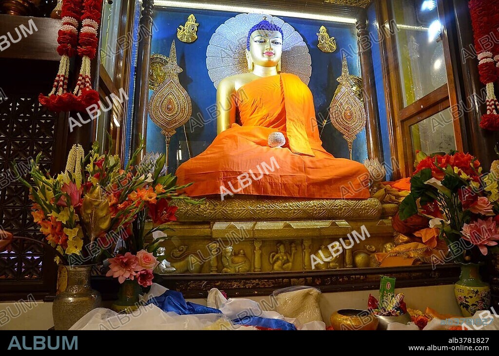Interior view of the sacred Mahabodhi Temple, with the Buddha statue next to which Siddhartha Gautama, the historic Buddha, gained awakening, Bodhi, Bodhgaya, Bihar, India, Asia