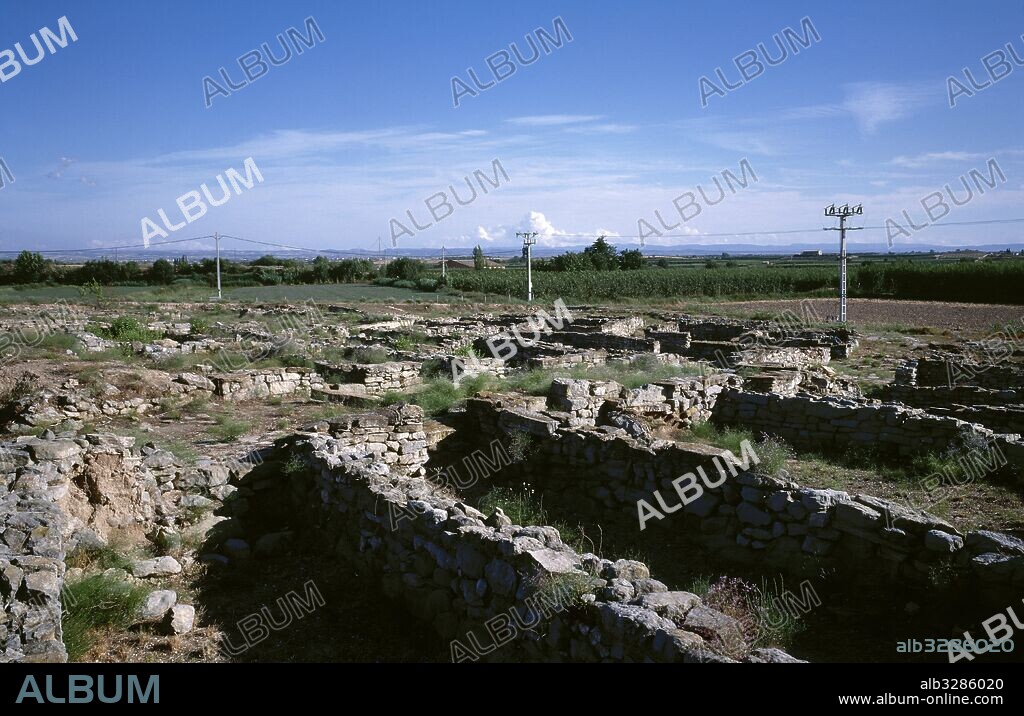 POBLADO IBERICO DEL "MOLI D'ESPIGOL". Su construcción se inició en el año 400 a. C. Vista general de las ruinas. Tornabous. Comarca de l'Urgell. Provincia de Lleida. Cataluña.