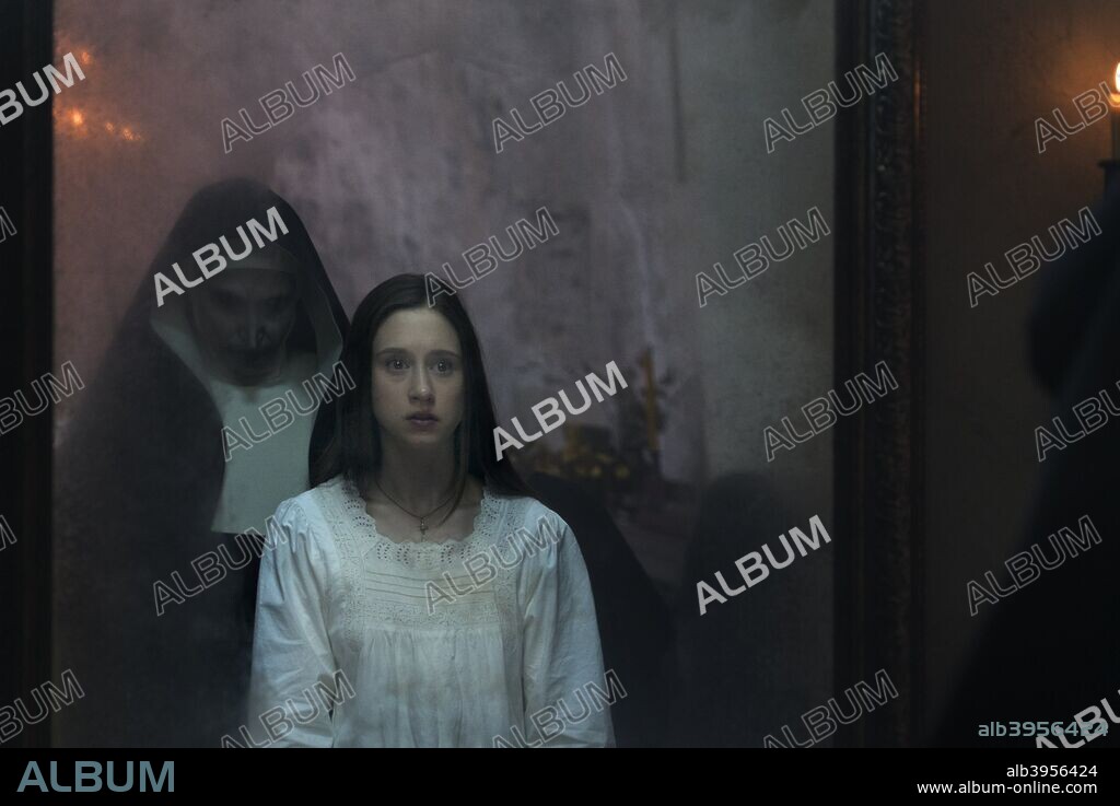 BONNIE AARONS and TAISSA FARMIGA in THE NUN, 2018, directed by CORIN HARDY. Copyright ATOMIC MONSTER/NEW LINE CINEMA/SAFRAN COMPANY, THE / AELENEI, COS.