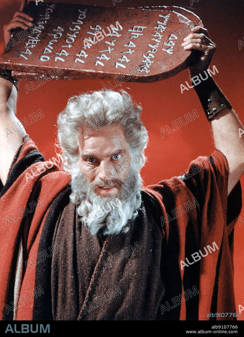 CHARLTON HESTON en LOS DIEZ MANDAMIENTOS, 1956 (THE TEN COMMANDMENTS), dirigida por CECIL B DEMILLE. Copyright PARAMOUNT PICTURES.