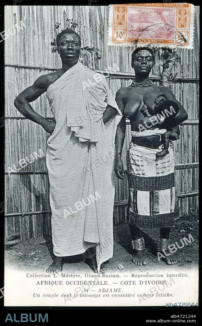 'Afrique occidentale, Cote d'Ivoire, Adjame, un couple dont le tatouage est considere comme fetiche', carte postale vers 1910. Credit : Collection IM/KHARBINE-TAPABOR.