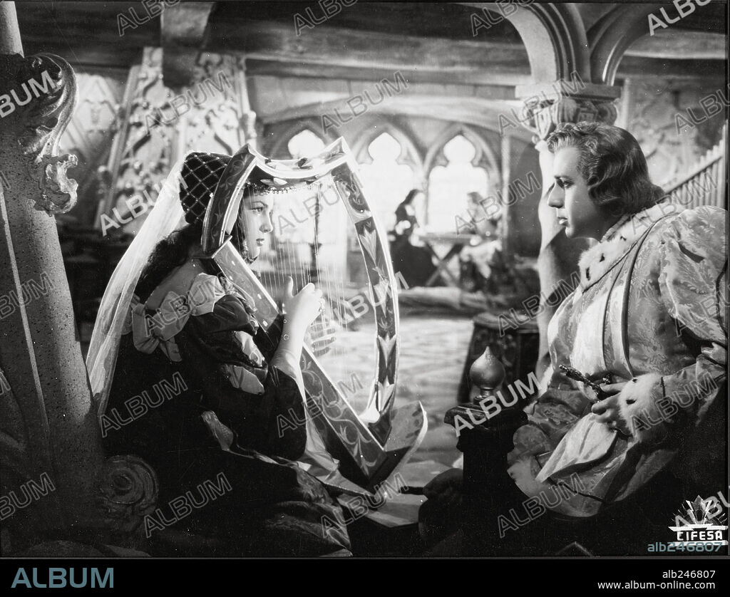FERNANDO REY y SARA MONTIEL en LOCURA DE AMOR, 1948, dirigida por JUAN DE ORDUÑA. Copyright CIFESA.