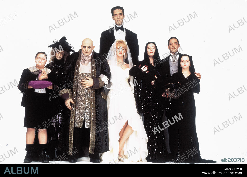 ANJELICA HUSTON, CHRISTINA RICCI und RAUL JULIA in ADDAMS FAMILY VALUES, 1993, unter der Regie von BARRY SONNENFELD. Copyright PARAMOUNT PICTURES.