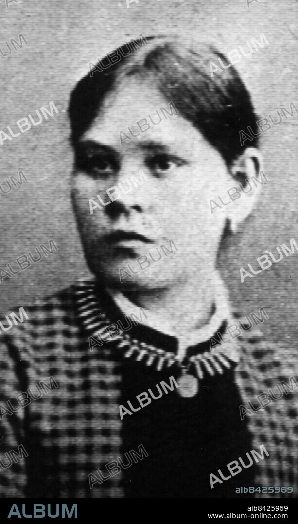 Omkring 1888. Hanna Johansdotter, mordoffer i det så kallade Yngsjömordet. Johansdotters make, Per Nilsson, och hans mor, Anna Månsdotter, dömdes till döden sedan de båda erkänt sig skyldiga. Per Nilsson benådades sedermera till livstids straffarbete (han frigavs 1913).. Foto: Pressens Bild / Scanpix / Kod: 194.