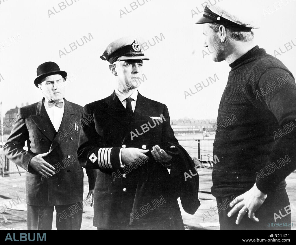 ALEC GUINNESS in BARNACLE BILL, 1957. Copyright EALING STUDIOS.