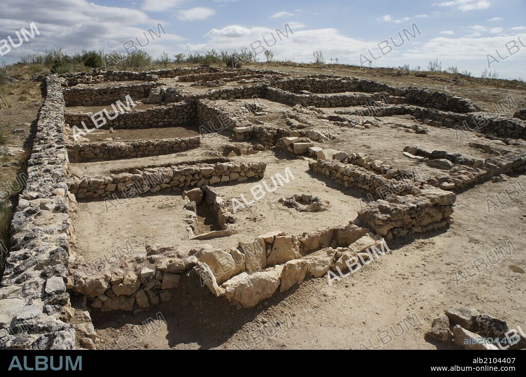 YACIMIENTO ARQUEOLOGICO Y VILLA ROMANA DE LA DEHESA DE LA OLIVA, EN EL CERRO DEL PONTON DE LA OLIVA.