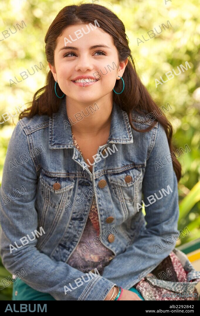 SELENA GOMEZ in BEHAVING BADLY, 2014, directed by TIM GARRICK. Copyright MAD CHANCE.