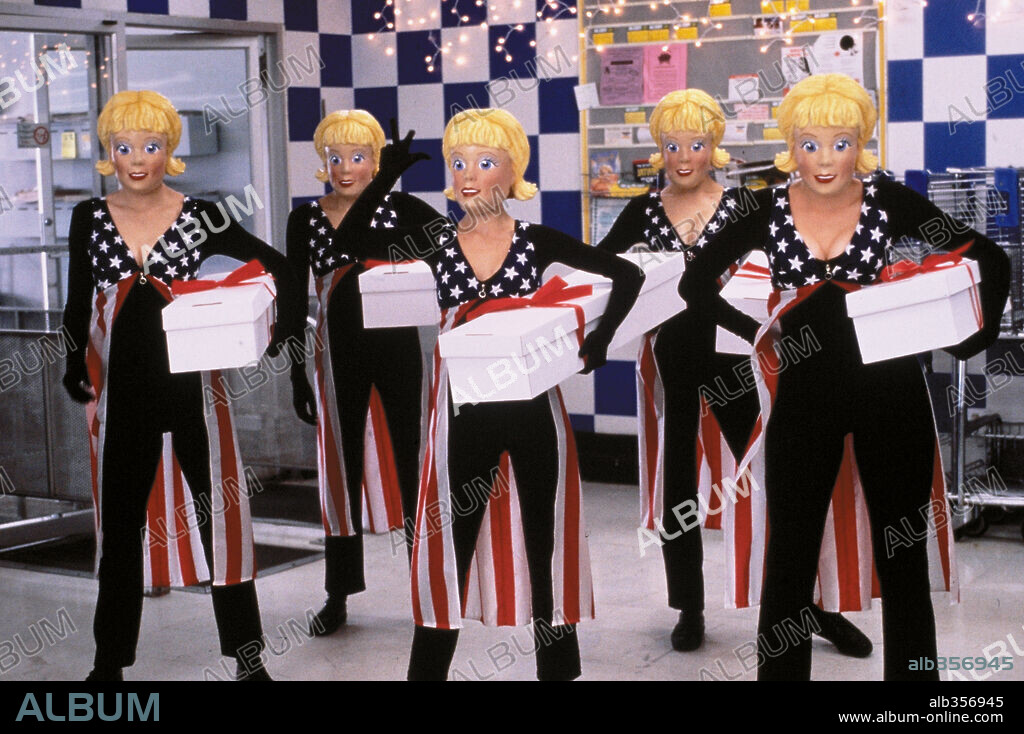 INGENUAS Y PELIGROSAS, 2001 (SUGAR AND SPICE), dirigida por FRANCINE MCDOUGALL. Copyright NEW LINE CINEMA / MASI, FRANK.