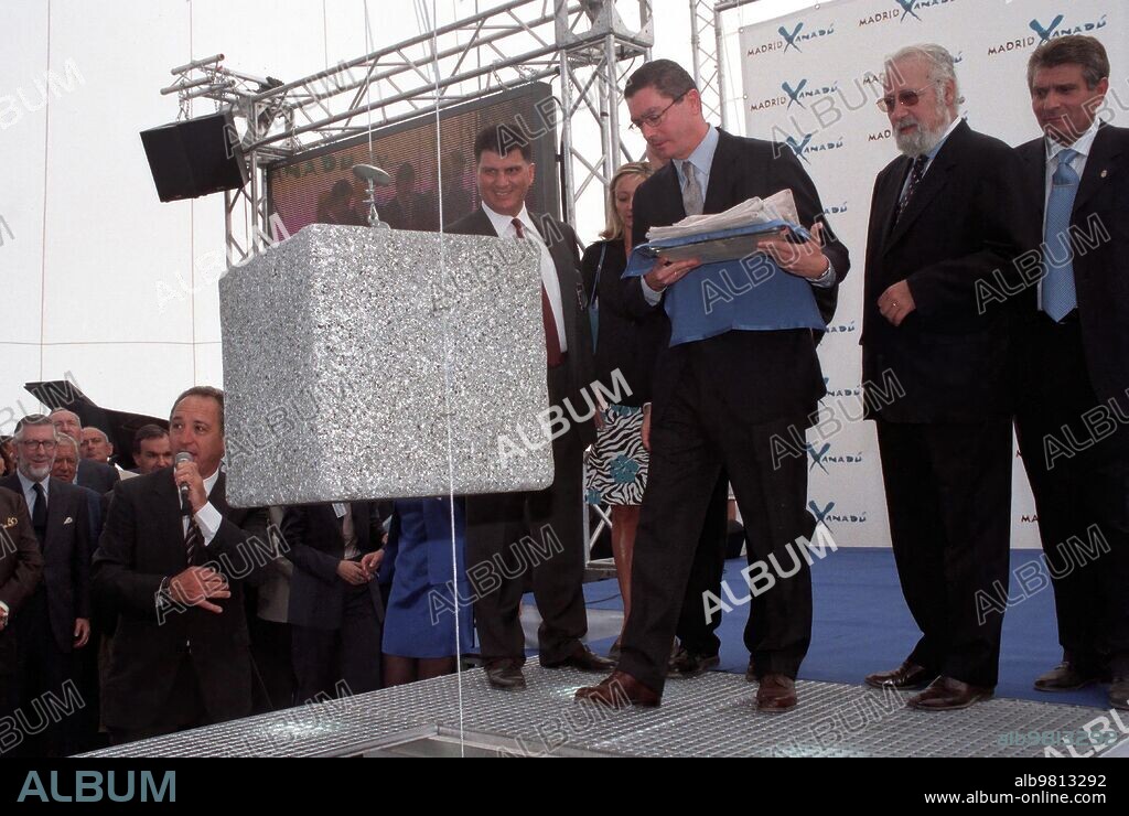 13 septiembre 2001. Colocación de la primera piedra del Parque de nieve Xanadu.