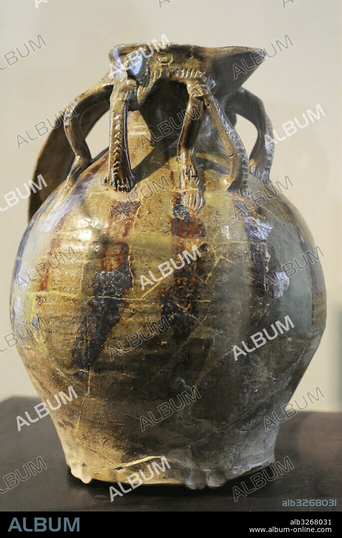 Escandinavia. Edad Media. Jarra con asas. Monasterio de St. Olav. Oslo. Noruega. Siglo XIV. Museo de Historia (Historical Museum). Oslo. Noruega.
