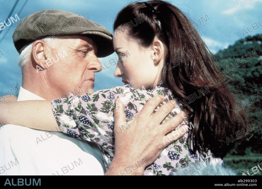 ANTHONY HOPKINS and NATASCHA McELHONE in SURVIVING PICASSO, 1996, directed by JAMES IVORY. Copyright WARNER BROTHERS.