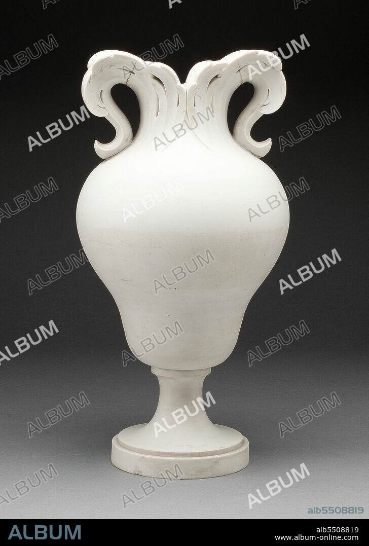 SÈVRES PORCELAIN MANUFACTORY. Vase, Sèvres, c. 1755.