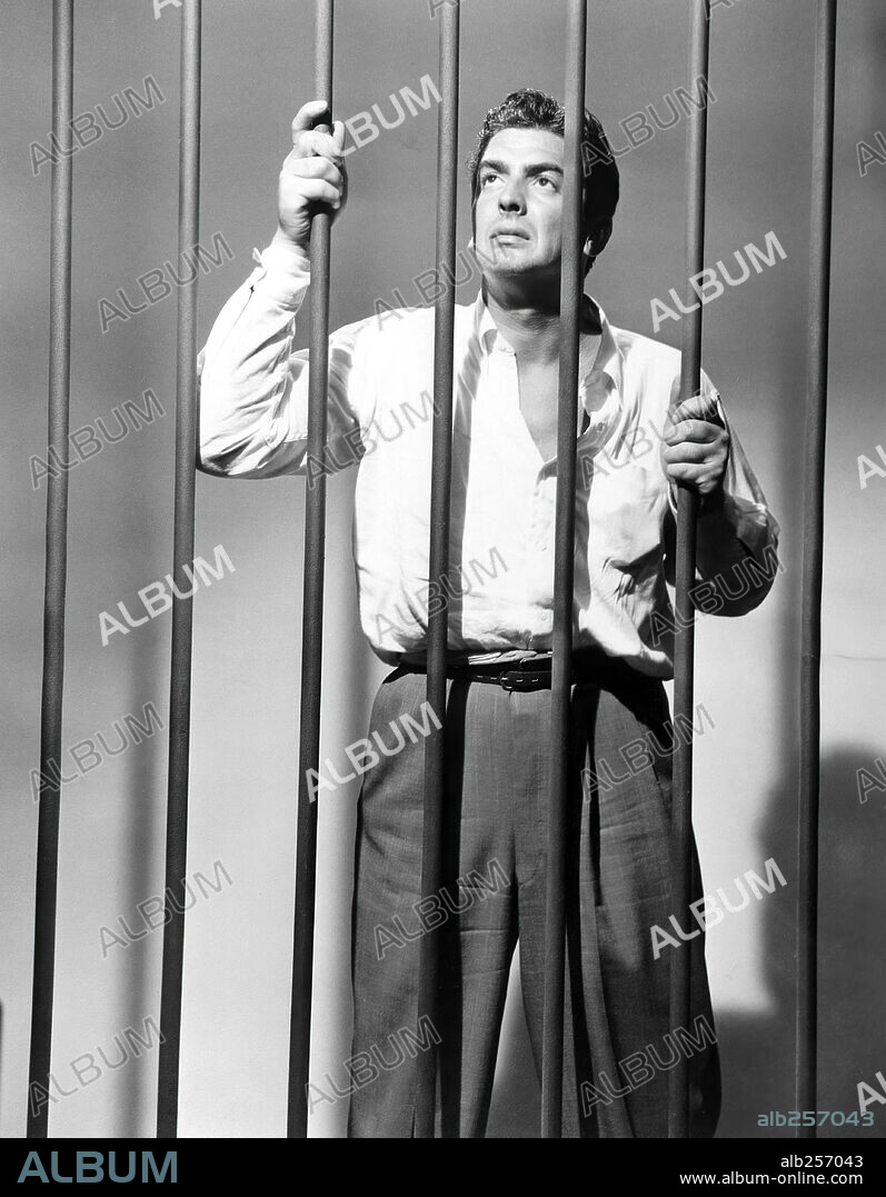 VICTOR MATURE in KISS OF DEATH, 1947, directed by HENRY HATHAWAY. Copyright 20TH CENTURY FOX.