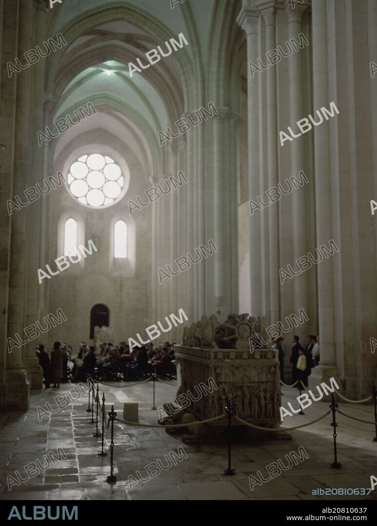 NAVE DEL CRUCERO DE LA IGLESIA.