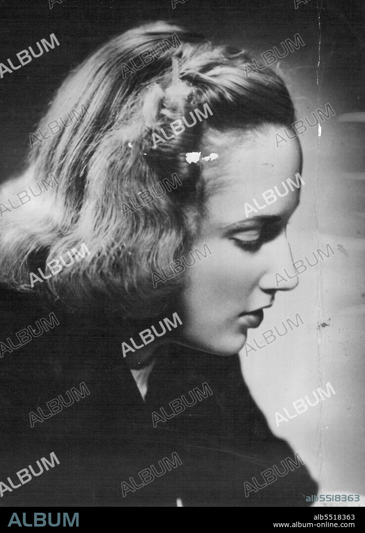 Hephzibah Menuhin, world famous Pianist, who will give two concerts at the Town Hall on Tuesday next (Oct. 1st) and Saturday, (Oct.5th) in association with the Queensland State String Quartette. September 27, 1946. (Photo by J.C. Williamson Theatres Ltd.).