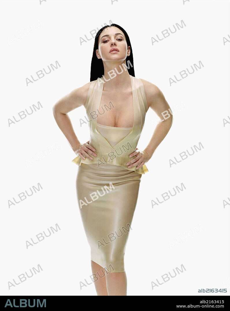 MONICA BELLUCCI in THE MATRIX RELOADED, 2003, directed by ANDY WACHOWSKI and LARRY WACHOWSKI. Copyright WARNER BROS. PICTURES.