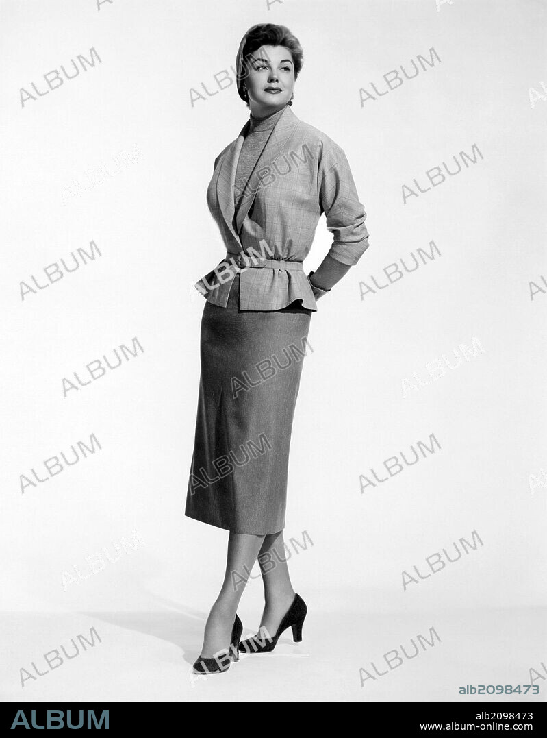 ESTHER WILLIAMS in DANGEROUS WHEN WET, 1953, directed by CHARLES WALTERS. Copyright M.G.M.