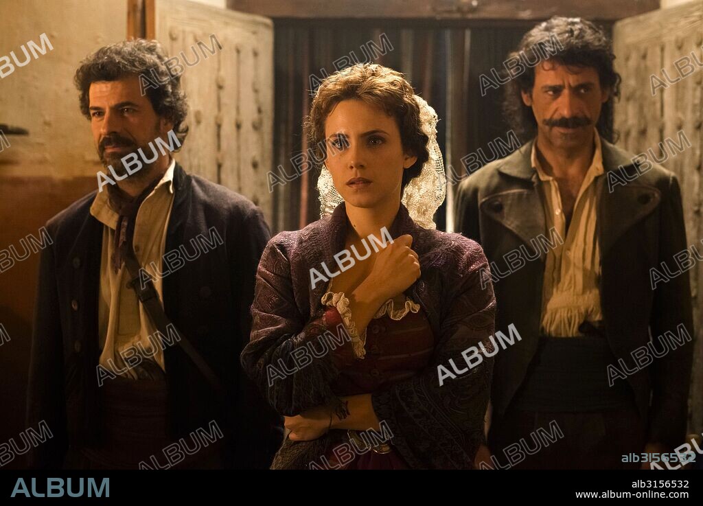 AURA GARRIDO, NACHO FRESNEDA y RODOLFO SANCHO en EL MINISTERIO DEL TIEMPO, 2015, dirigida por JAVIER OLIVARES y PABLO OLIVARES. Copyright TELEVISION ESPAÑOLA.