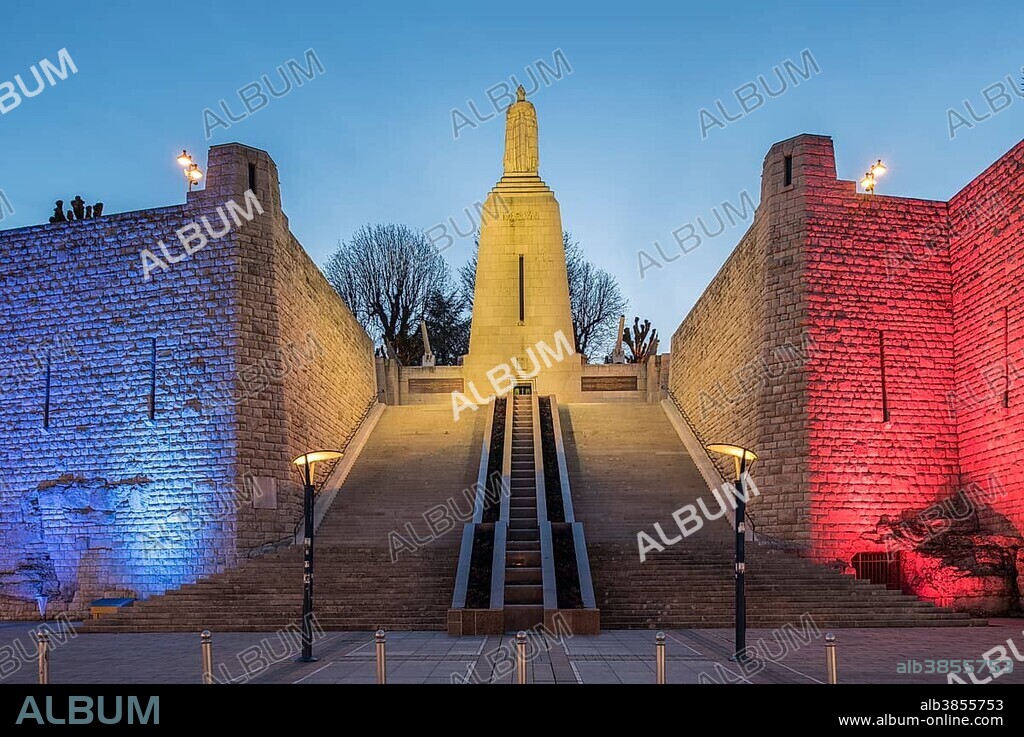 Victory Monument to World War I, dusk, illuminated, Verdun, Grand Est, France