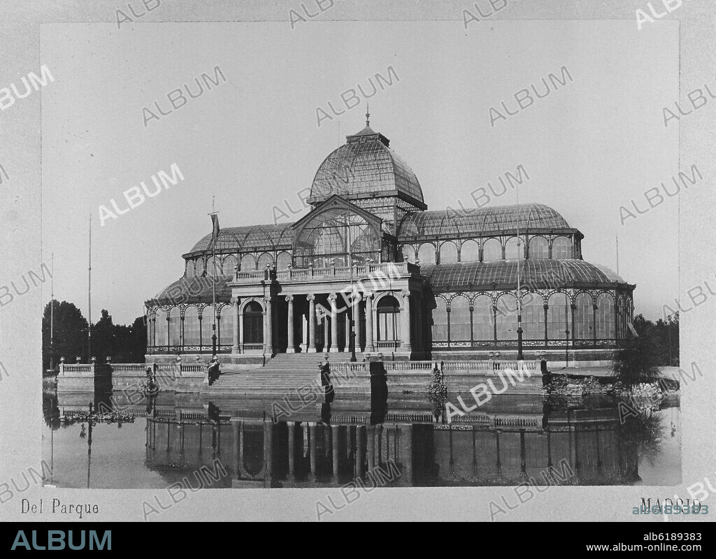 RICARDO VELÁZQUEZ BOSCO. PALACIO DE CRISTAL LEVANTADO EN 1887 COMO PABELLON - ESTUFA DE LA EXPOSICION DE LAS ISLAS FILIPINAS - FOTOGRAFIA EN BLANCO Y NEGRO SIGLO XX.