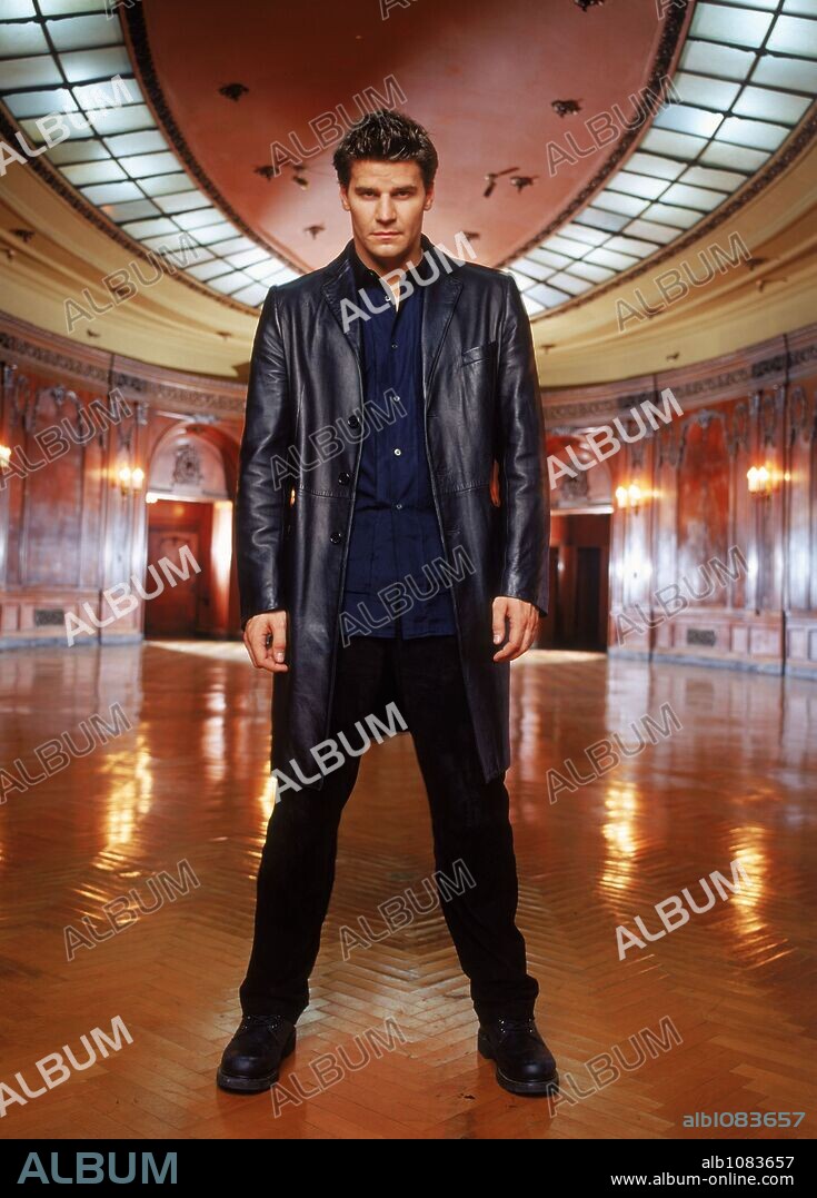 DAVID BOREANAZ in ANGEL-TV, 1999, directed by DAVID GREENWALT and JOSS WHEDON. Copyright 20TH CENTURY FOX TV.