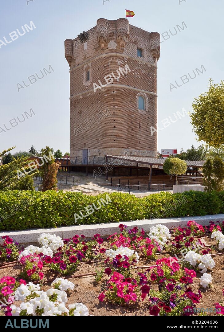 El torreón de Arroyomolinos, torre del Pan o castillo de Arroyomolinos está situado en la localidad homónima, en la zona oeste de la Comunidad de Madrid. Fue construido entre los siglos XIV y XV, como torre señorial.