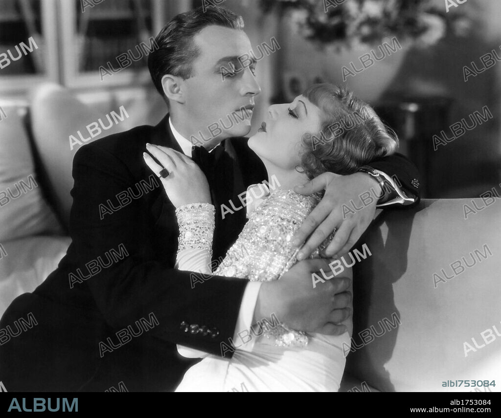 BING CROSBY and SHARON LYNN in THE BIG BROADCAST OF 1936, 1935, directed by NORMAN TAUROG. Copyright PARAMOUNT PICTURES.