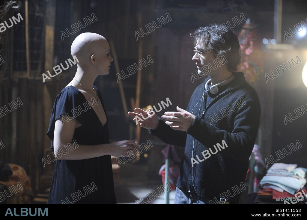 DELPHINE CHANEAC et VINCENZO NATALI dans SPLICE, 2009, réalisé par VINCENZO NATALI. Copyright GAUMONT / WILKIE, STEVE.