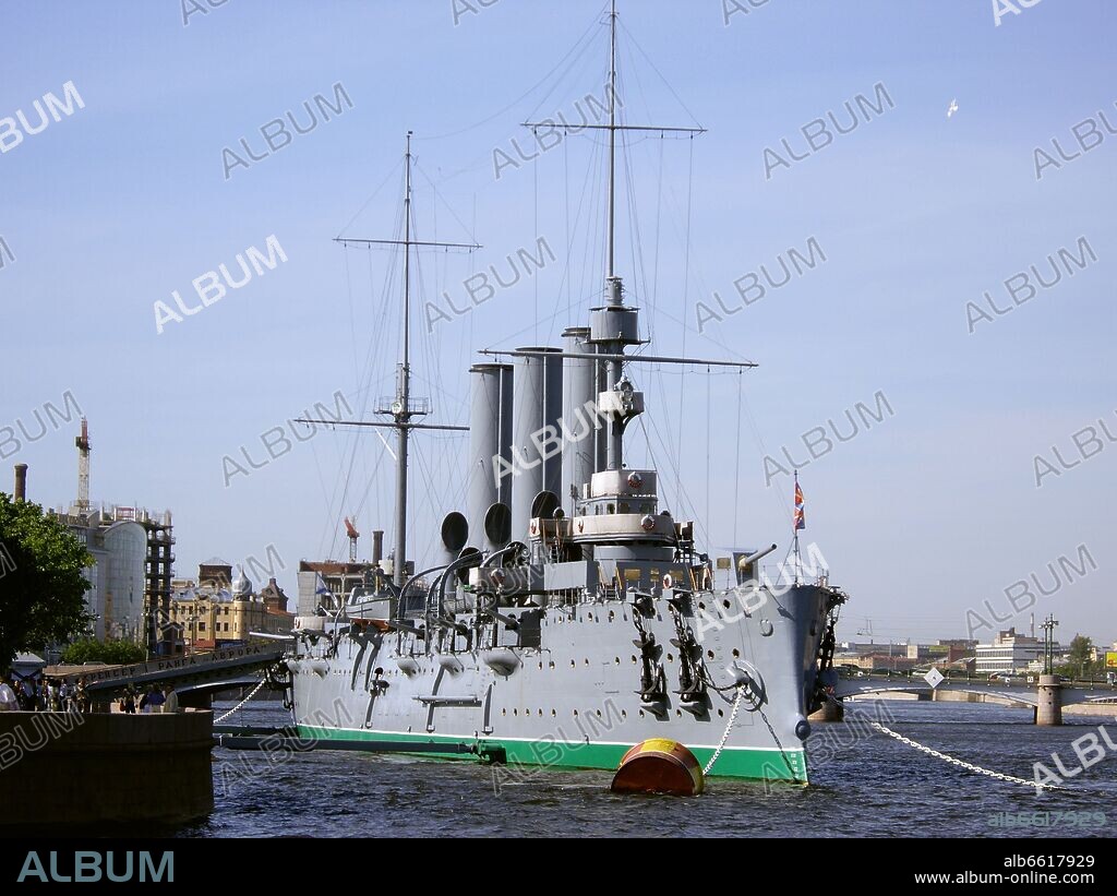 CRUCERO AURORA ACORAZADO DESDE DONDE SE DIO LA SEÑAL PARA ASALTAR EL PALACIO DE INVIERNO EL 25 DE OCTUBRE DE 1917 COMIENZO DE LA REVOLUCION RUSA.