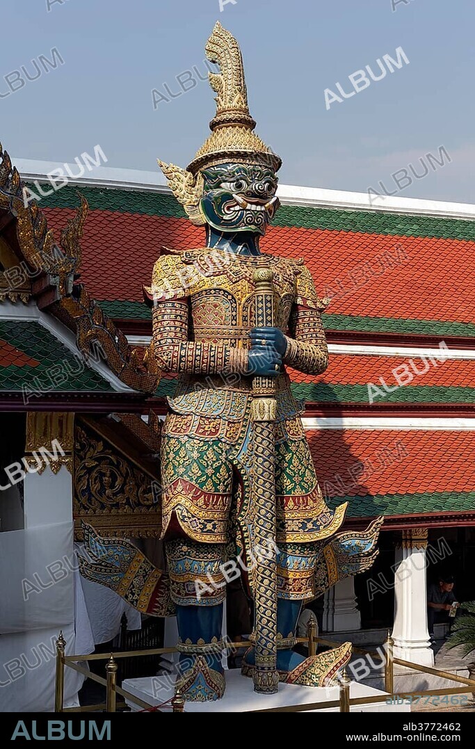 Yaksha Indrajit, giant guardian figure at the entrance, Wat Phra Kaeo, Ko Ratanakosin, Bangkok, Thailand