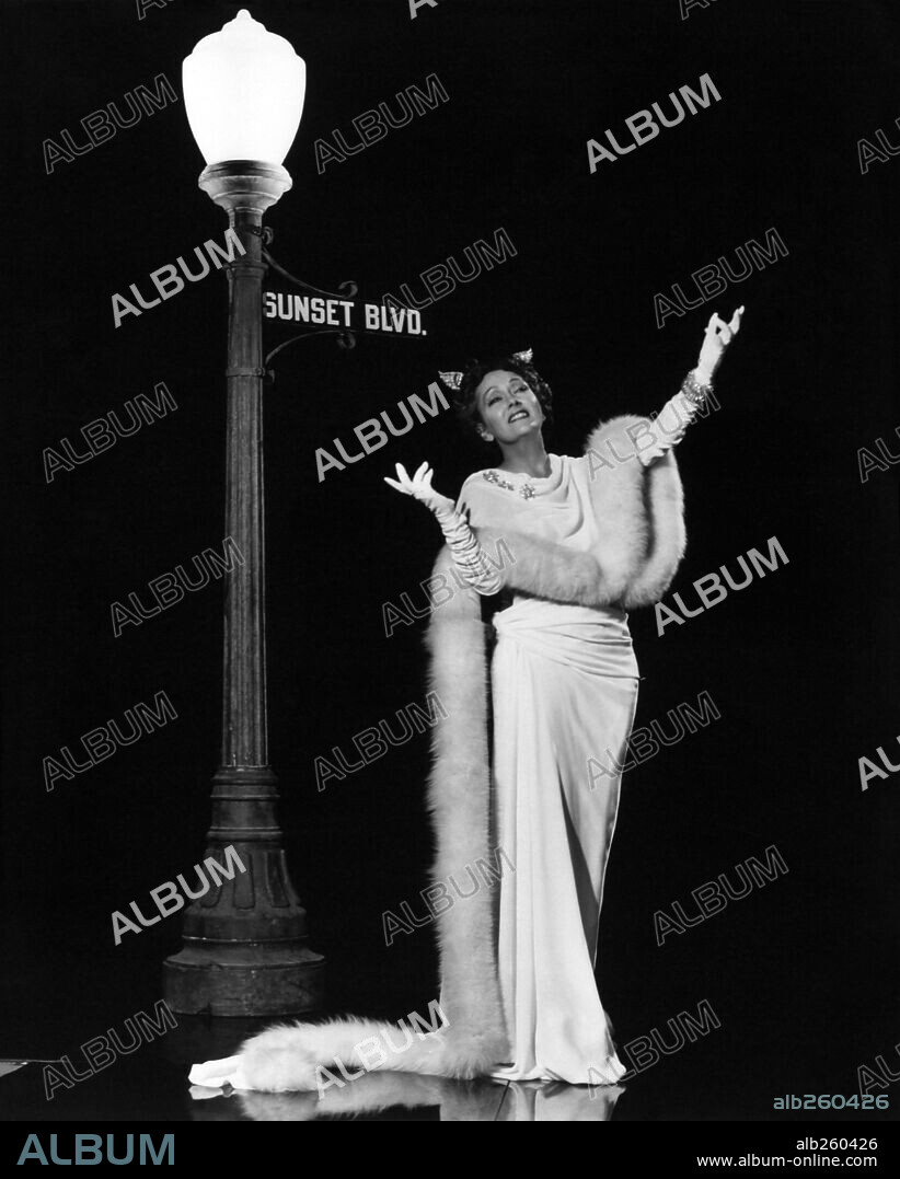 GLORIA SWANSON en EL CREPÚSCULO DE LOS DIOSES, 1950 (SUNSET BLVD.), dirigida por BILLY WILDER. Copyright PARAMOUNT PICTURES.