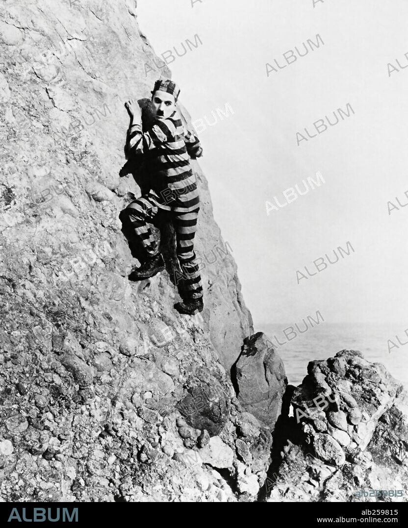CHARLIE CHAPLIN in THE ADVENTURER, 1917, directed by CHARLES CHAPLIN. Copyright LONE STAR/MUTUAL FILM.