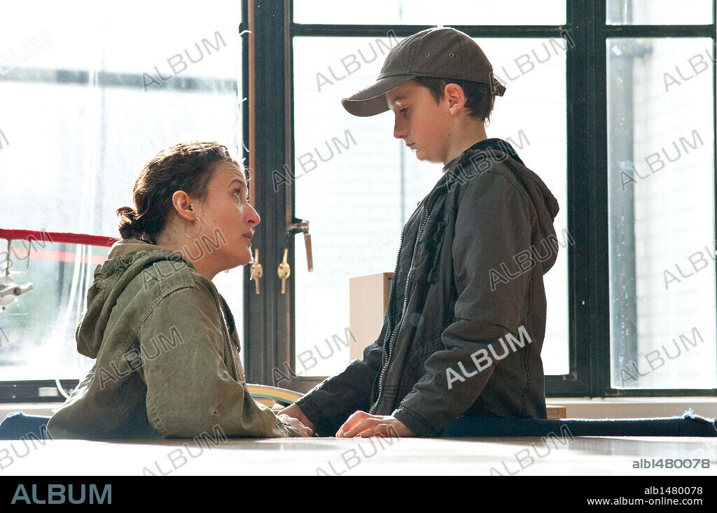 GEORGE MCLAREN y LYNDSEY MARSHAL en MAS ALLA DE LA VIDA, 2010 (HEREAFTER), dirigida por CLINT EASTWOOD. Copyright MALPASO PRODUCTIONS / MAIDMENT, JAY.