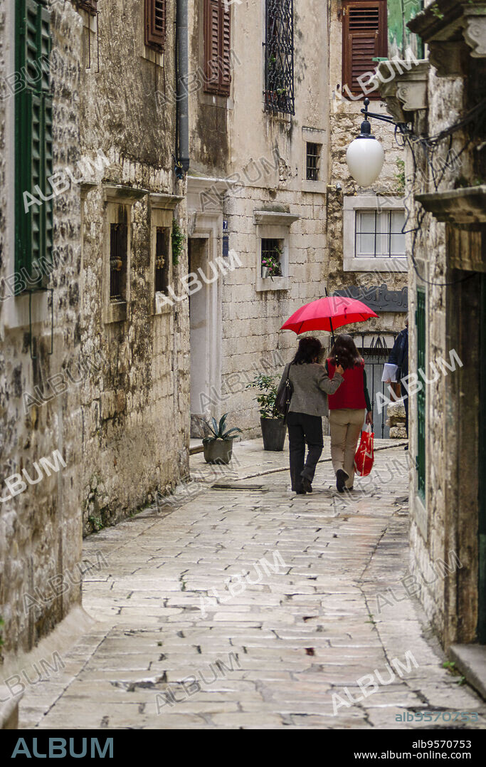 callejones del centro,Sibenik, costa dalmata, Croacia, europa.
