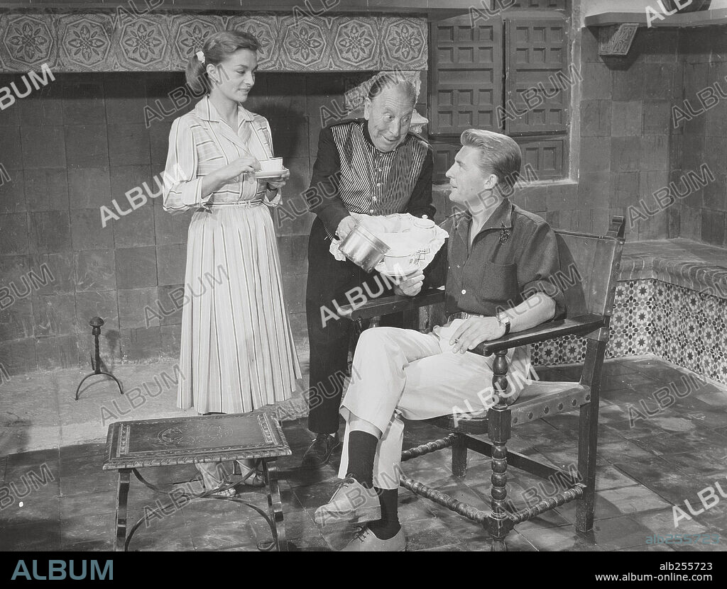 JOSE ISBERT y SILVIA MORGAN en UN AMERICANO EN TOLEDO, 1960, dirigida por CARLOS AREVALO. Copyright HISPAMEX FILMS.