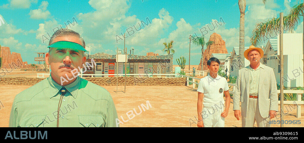 ARISTOU MEEHAN, LIEV SCHREIBER and STEVE CARELL in ASTEROID CITY, 2023, directed by WES ANDERSON. Copyright AMERICAN EMPIRICAL PICTURES.