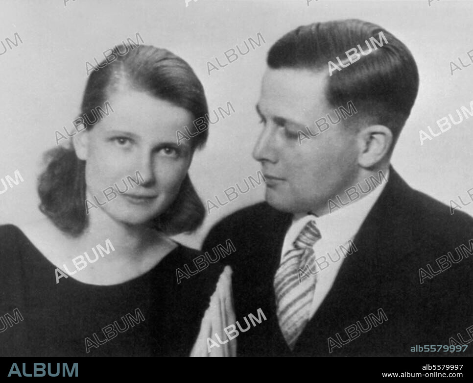 Bonhoeffer, Klaus. 1901-1945. Emmi Delbrück und Klaus Bonhoeffer als Verlobte. Foto, 1930.