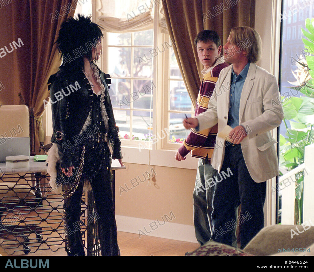CHER, GREG KINNEAR and MATT DAMON in STUCK ON YOU, 2003, directed by BOBBY & PETER FARRELLY, BOBBY FARRELLY and PETER FARRELLY. Copyright TM 20 TH CENTURY FOX / WATSON, GLEN.