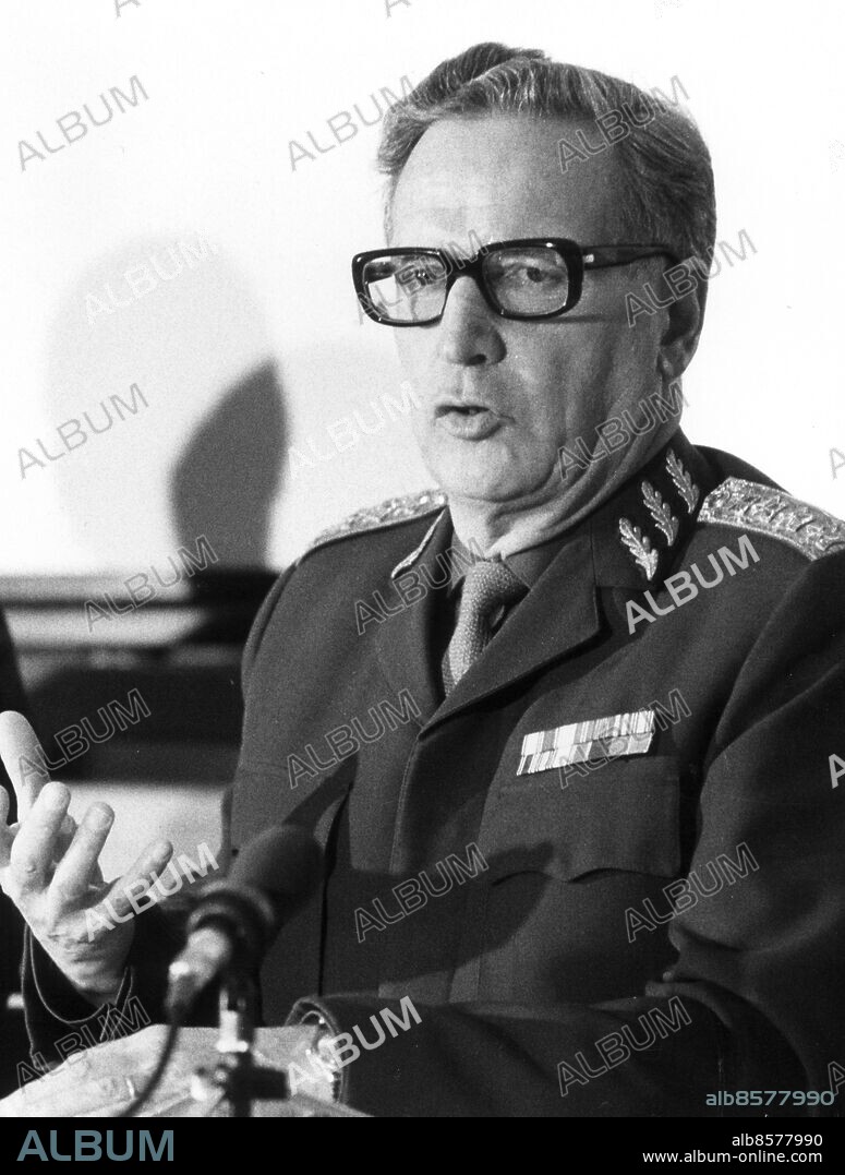STOCKHOLM Arkiv 1981 - Lennart Ljung fd ÖB presskonferens.. Foto: Bertil Ericson Kod: 1002. COPYRIGHT SCANPIX SWEDEN.