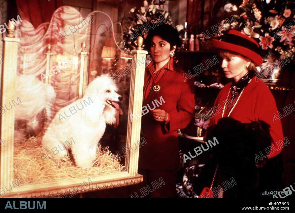 MIA FARROW and ROBIN BARTLETT in ALICE, 1990, directed by WOODY ALLEN. Copyright ORION PICTURES.