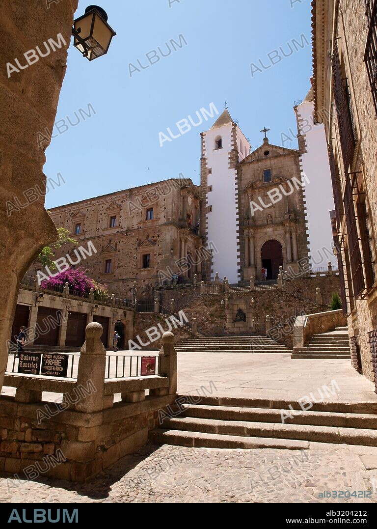 IGLESIA DE SAN FRANCISCO JAVIER EN LA PLAZA DE SAN JORGE  CACERES, EXTREMADURA.