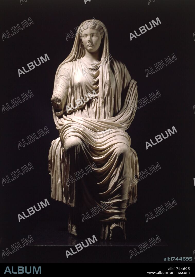 Madrid, M.A.N. Arte romano. Livia como Almudena o Livia de Paestum. Estatua sedente encontrada por el Marqués de Salamanca en la Villa de Paestum, Italia, 1860.