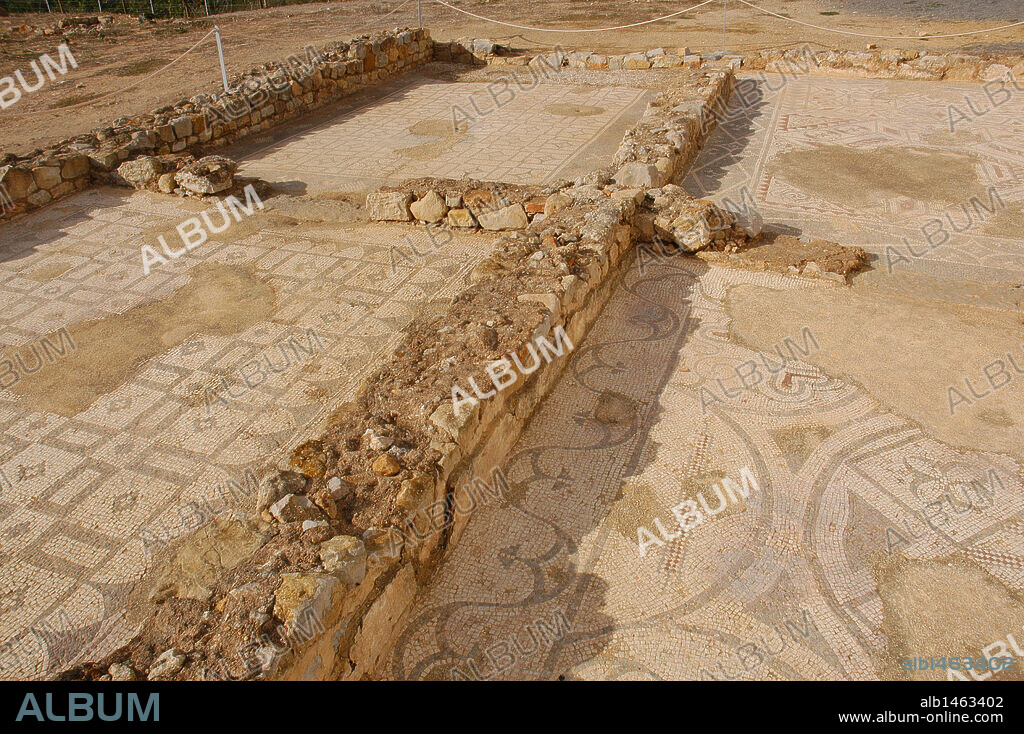 ARTE ROMANO. PORTUGAL. VILLA ROMANA DE MILREU. Explotación agraria del S. I reconvertida en lujosa villa dos siglos después. Conocida como Ossonoba por los romanos entre los S. III al VI. Detalle de mosaicos. Estoi, alrededores de Faro. El Algarve.