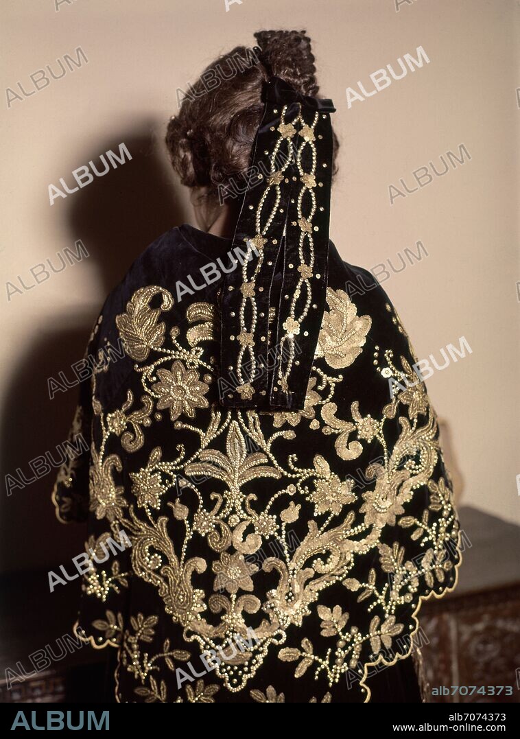 TRAJE REGIONAL VIUDA RICA DE TORO (ZAMORA).