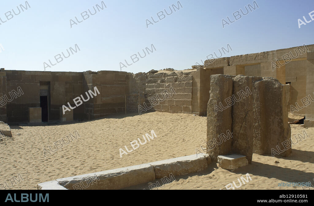 Mastaba de Ptahhotep y Ajethotep. Vista exterior. Necrópolis de Saqqara. Egipto.