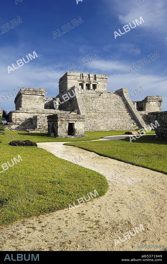The castle, El Castillo, Mayan ruins of Tulum, 1200-1524, Tulum, Quintana Roo state, Mayan Riviera, Yucatan Peninsula, Mexico