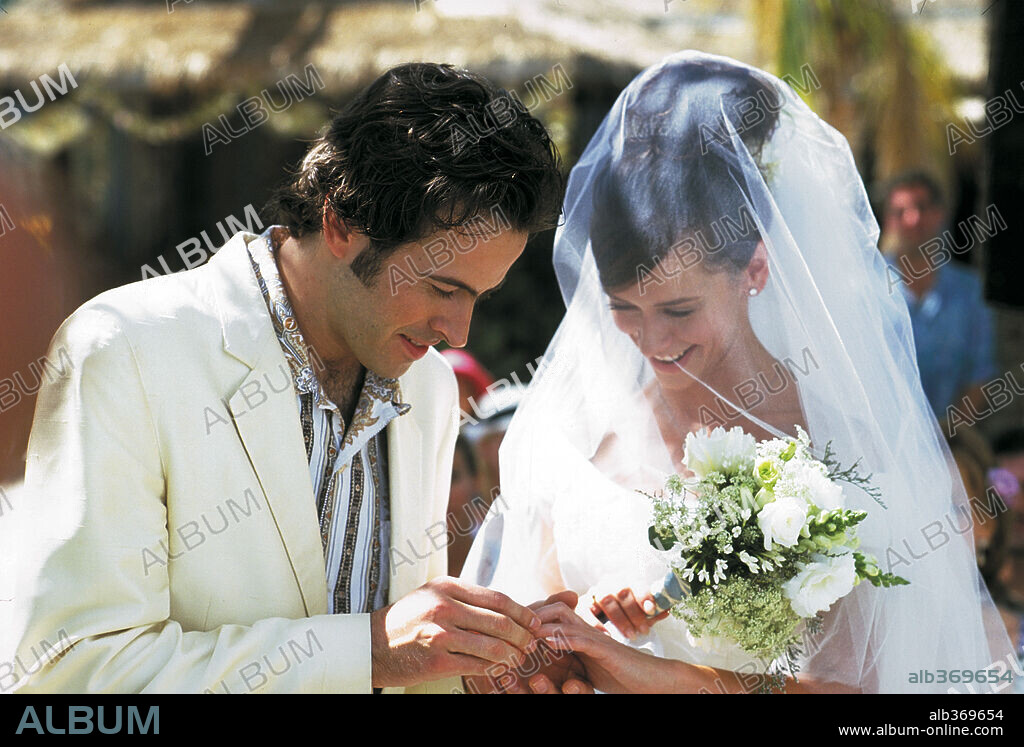 JASON LEE and JENNIFER LOVE HEWITT in HEARTBREAKERS, 2001, directed by DAVID MIRKIN. Copyright M.G.M / CLOSE, MURRAY.