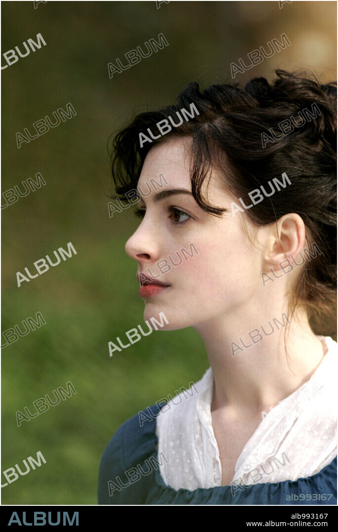 ANNE HATHAWAY en LA JOVEN JANE AUSTEN, 2007 (BECOMING JANE), dirigida por JULIAN JARROLD. Copyright BLUEPRINT PICTURES/ECOSSE FILMS/OCTAGON FILMS/SCION FILMS LI.
