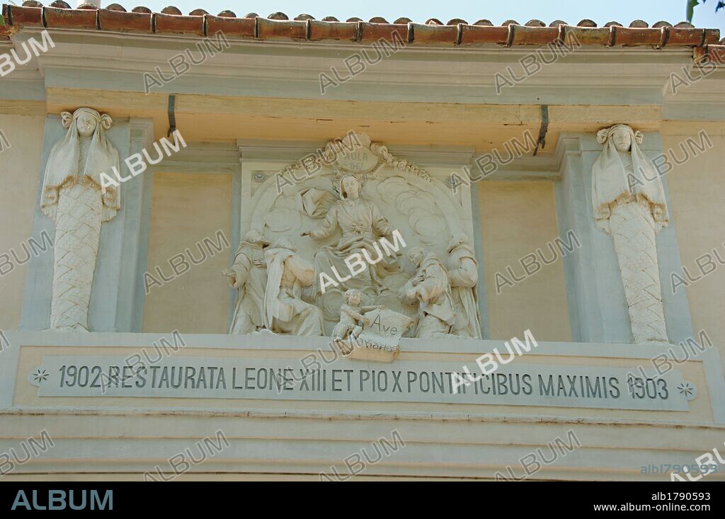 REAL CARTUJA DE SANTA MARIA DE AULA DEI. Fundada en 1564 por don Hernando de Aragón, hermano de Fernando II el Católico. La iglesia es obra de los maestros Martín DE MITEÇA y Miguel DE RIGLOS, de los siglos XVI y XVII. Posteriormente, ha sufrido diversas reformas. Declarado Monumento Nacional en 1985. Detalle de la FACHADA. Alrededores de Zaragoza. Aragón. España.